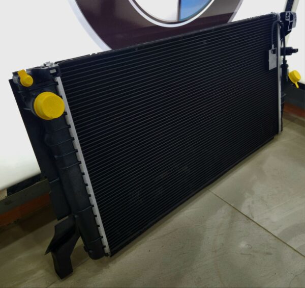 Радиатор системы охлаждения двигателя для BMW 17117617640